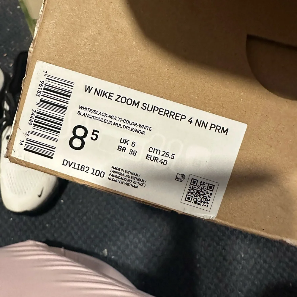 Nike Zoom SuperRep 4NN Black and White Women’s Running Shoes - Picture 4 of 7
